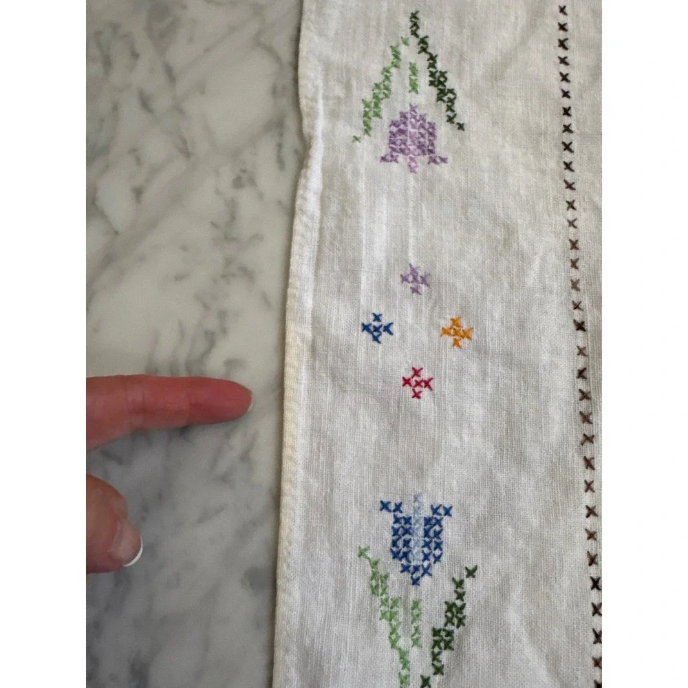 VTG Hand Embroidered Cross Stitch Tulip Linen Table Runner Dresser Scarf 26x16